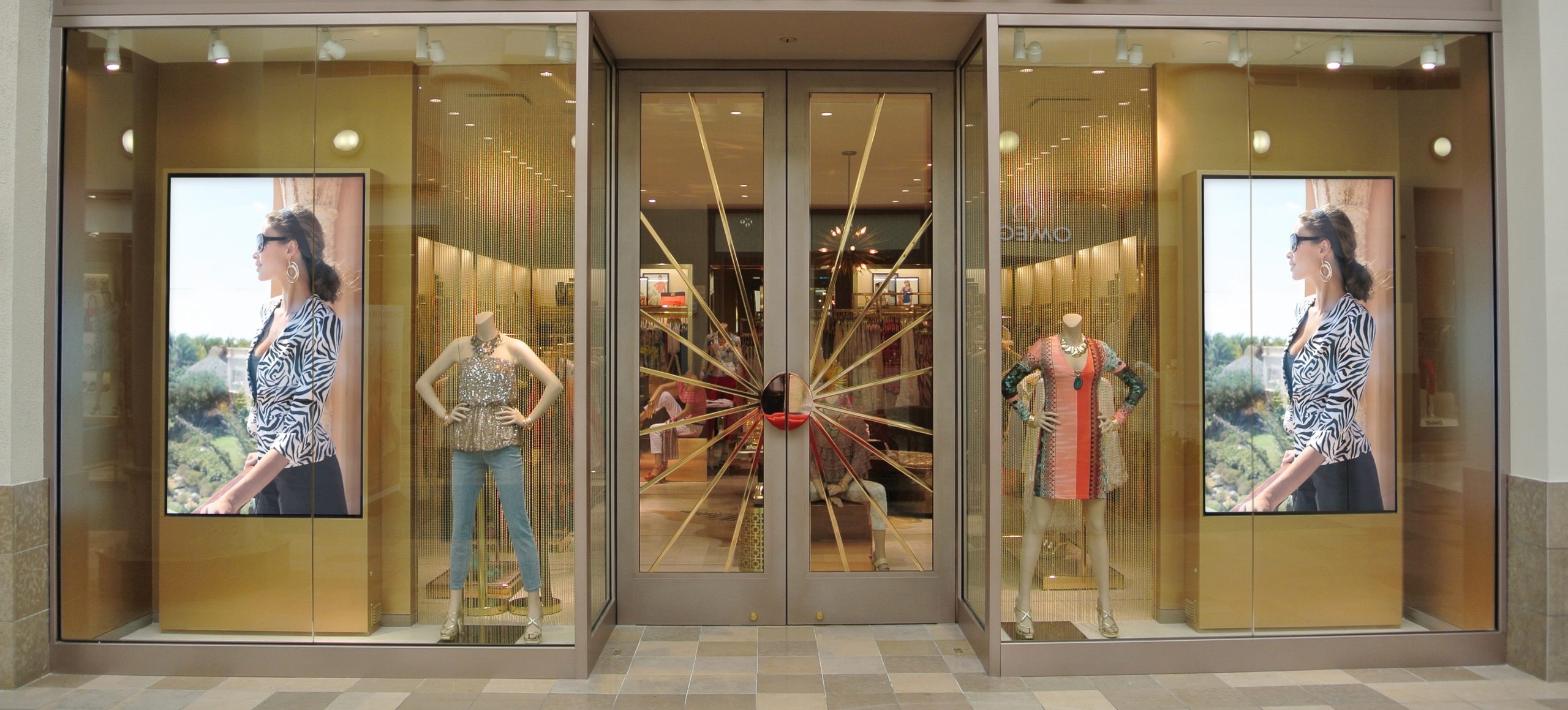 Window Digital Signage for stores -8